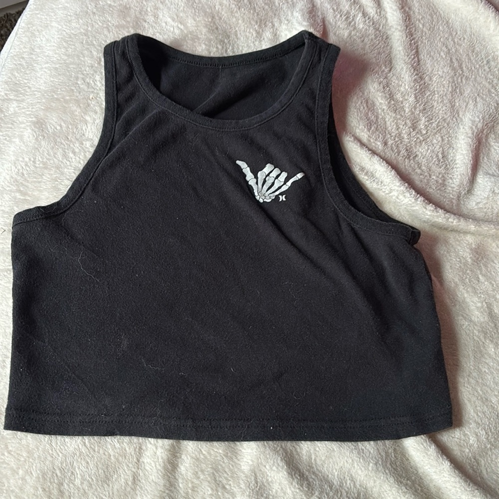 Small cropped black tank top skull themes.